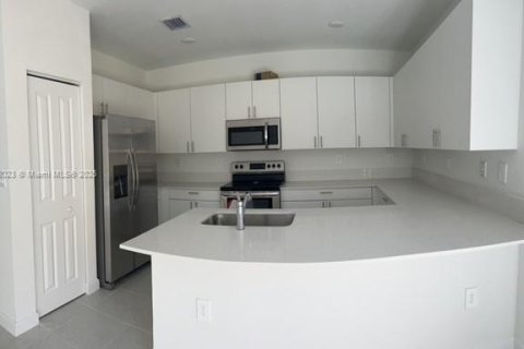 Villa ou maison à louer à Homestead, Floride: 3 chambres, 149.76 m2 № 1945925 - photo 4