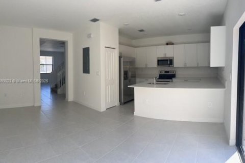 Villa ou maison à louer à Homestead, Floride: 3 chambres, 149.76 m2 № 1945925 - photo 3