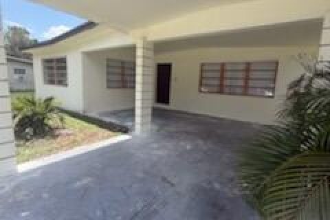 Villa ou maison à louer à St. Lucie, Floride: 4 chambres, 132.29 m2 № 2384990 - photo 4