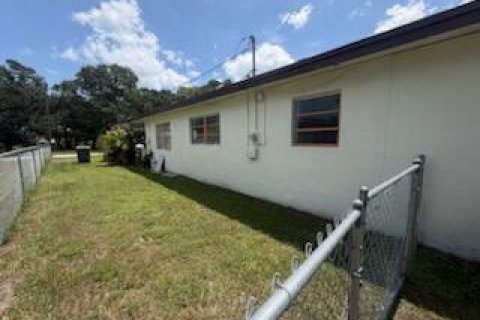 Villa ou maison à louer à St. Lucie, Floride: 4 chambres, 132.29 m2 № 2384990 - photo 5