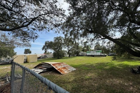 Commercial property in Hollywood, Florida № 1892503 - photo 10