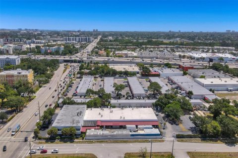 Commercial property in Hollywood, Florida № 1892503 - photo 1