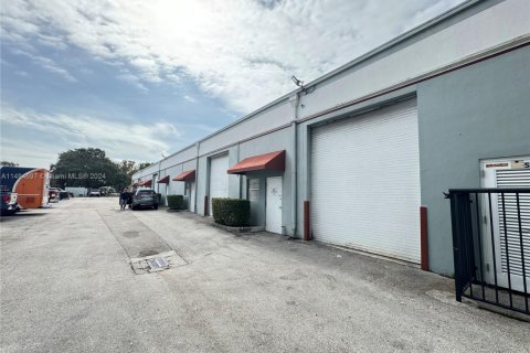 Commercial property in Hollywood, Florida № 1892503 - photo 7
