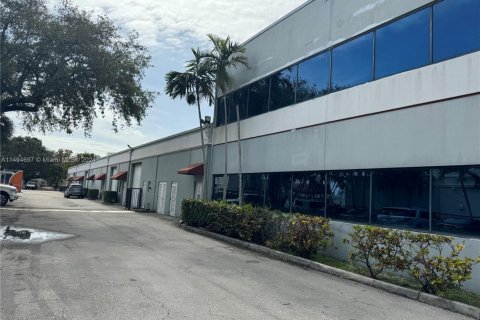Commercial property in Hollywood, Florida № 1892503 - photo 6