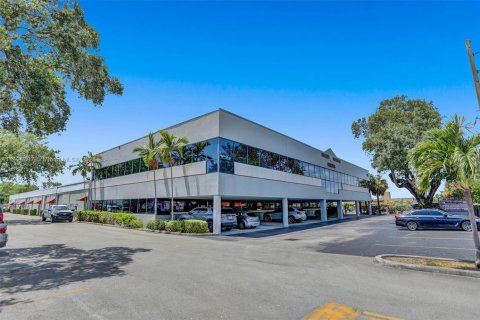 Commercial property in Hollywood, Florida № 1892503 - photo 5
