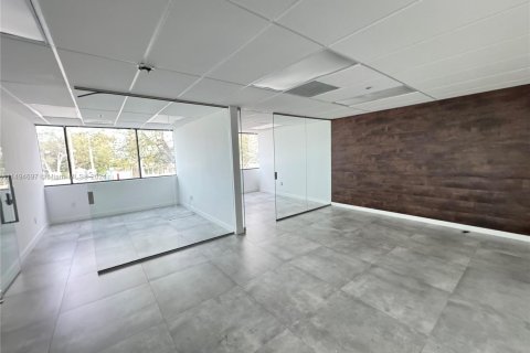 Commercial property in Hollywood, Florida № 1892503 - photo 30