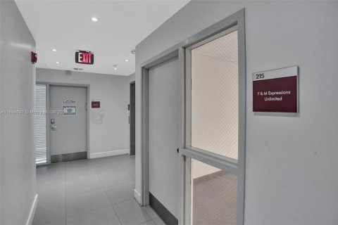 Commercial property in Hollywood, Florida № 1892503 - photo 23