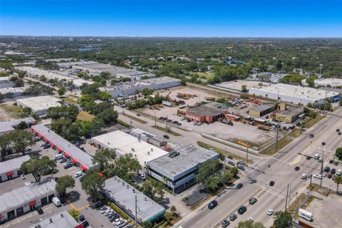 Commercial property in Hollywood, Florida № 1892503 - photo 12