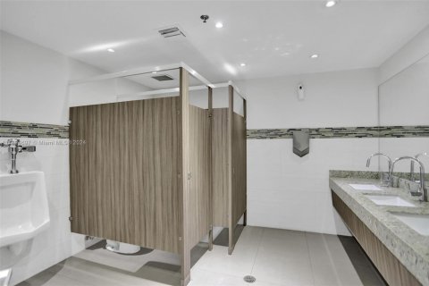 Commercial property in Hollywood, Florida № 1892503 - photo 29