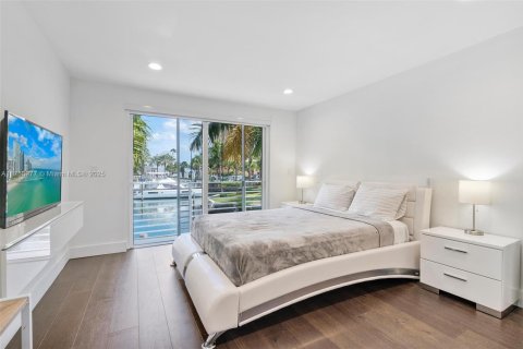 House in Sunny Isles Beach, Florida 4 bedrooms, 277.87 sq.m. № 1938411 - photo 24