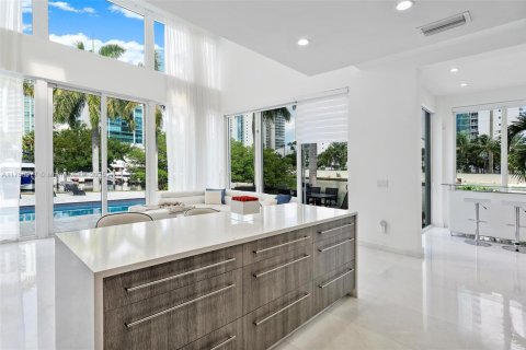 Casa en alquiler en Sunny Isles Beach, Florida, 4 dormitorios, 277.87 m2 № 1938411 - foto 18