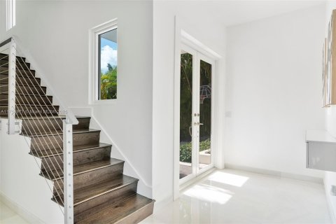 House in Sunny Isles Beach, Florida 4 bedrooms, 277.87 sq.m. № 1938411 - photo 6