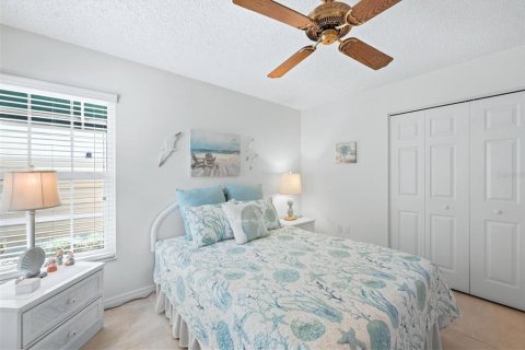 Condo in Sarasota, Florida, 3 bedrooms  № 2379523 - photo 24