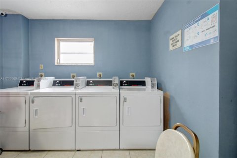 Condo in Lauderhill, Florida, 2 bedrooms  № 1709097 - photo 18