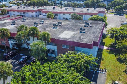 Condo in Lauderhill, Florida, 2 bedrooms  № 1709097 - photo 16
