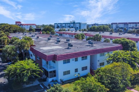 Condo in Lauderhill, Florida, 2 bedrooms  № 1709097 - photo 15