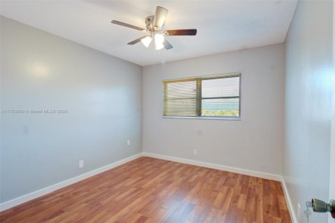 Condo in Lauderhill, Florida, 2 bedrooms  № 1709097 - photo 6