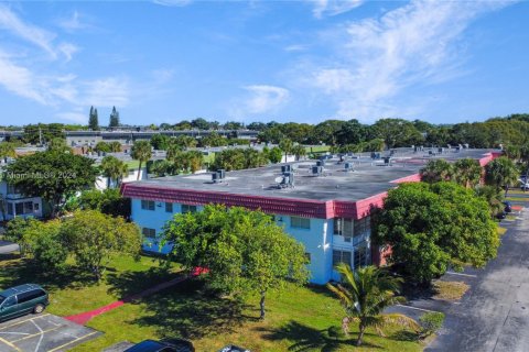 Condo in Lauderhill, Florida, 2 bedrooms  № 1709097 - photo 14