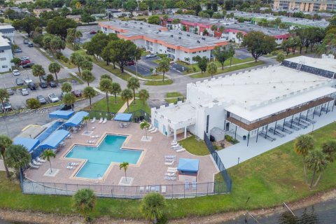 Condo in Lauderhill, Florida, 2 bedrooms  № 1709097 - photo 21