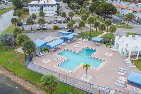 Condo in Lauderhill, Florida, 2 bedrooms  № 1709097 - photo 20