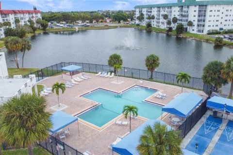 Condo in Lauderhill, Florida, 2 bedrooms  № 1709097 - photo 19