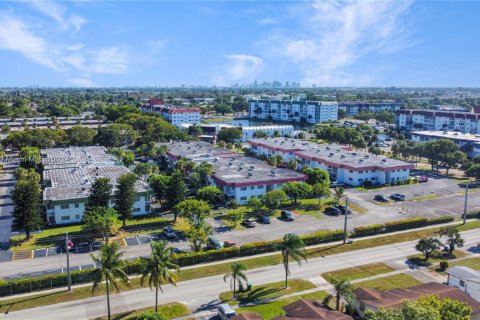 Condo in Lauderhill, Florida, 2 bedrooms  № 1709097 - photo 17