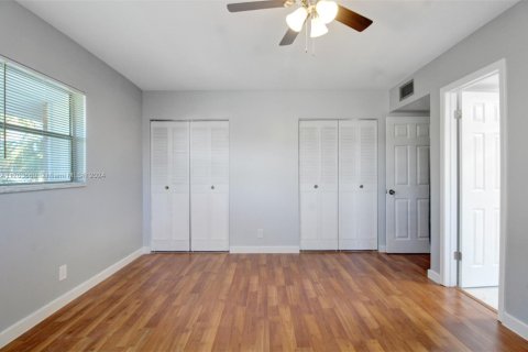 Condo in Lauderhill, Florida, 2 bedrooms  № 1709097 - photo 10
