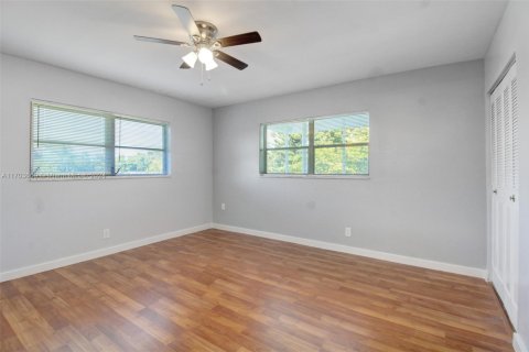 Condo in Lauderhill, Florida, 2 bedrooms  № 1709097 - photo 11