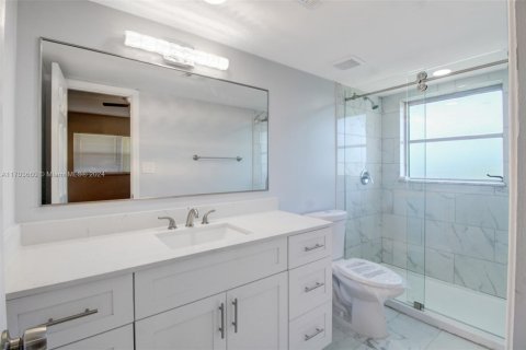 Condo in Lauderhill, Florida, 2 bedrooms  № 1709097 - photo 9