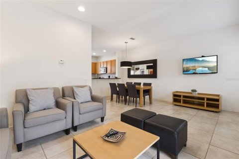Touwnhouse à vendre à Kissimmee, Floride: 2 chambres, 119.84 m2 № 2295319 - photo 3