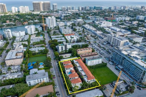 Touwnhouse à Bay Harbor Islands, Floride 5 chambres, 246.1 m2 № 2017166