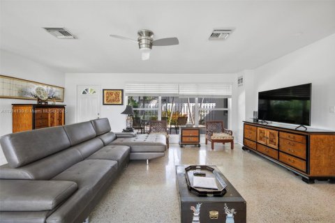Villa ou maison à vendre à Lauderdale-by-the-Sea, Floride: 2 chambres, 111.85 m2 № 1971258 - photo 6