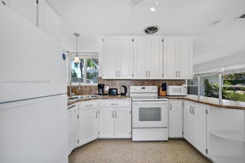 Villa ou maison à vendre à Lauderdale-by-the-Sea, Floride: 2 chambres, 111.85 m2 № 1971258 - photo 7