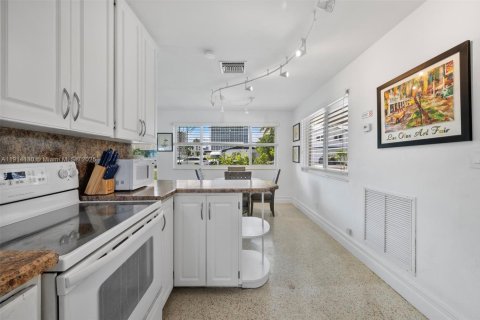 Villa ou maison à vendre à Lauderdale-by-the-Sea, Floride: 2 chambres, 111.85 m2 № 1971258 - photo 8