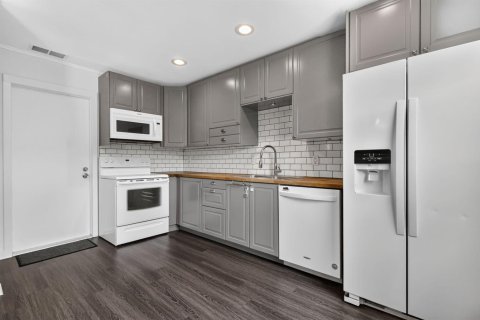 House in Lake Worth, Florida 2 bedrooms, 92.16 sq.m. № 2188208 - photo 9