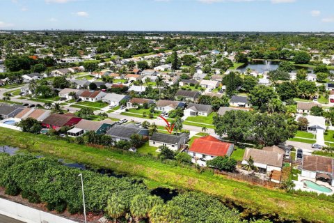House in Lake Worth, Florida 2 bedrooms, 92.16 sq.m. № 2188208 - photo 27