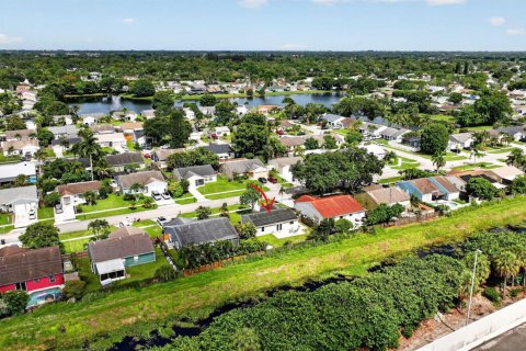 House in Lake Worth, Florida 2 bedrooms, 92.16 sq.m. № 2188208 - photo 28