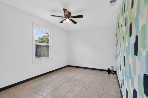 House in Lake Worth, Florida 2 bedrooms, 92.16 sq.m. № 2188208 - photo 21