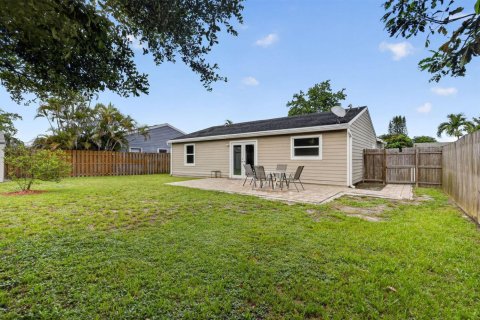 House in Lake Worth, Florida 2 bedrooms, 92.16 sq.m. № 2188208 - photo 24