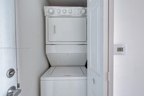 Condominio en venta en Miami, Florida, 1 dormitorio, 69.86 m2 № 1961117 - foto 6