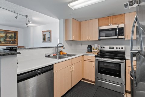 Condominio en Miami, Florida, 1 dormitorio  № 1961117