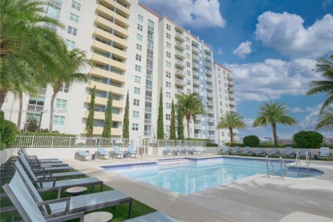 Condominio en venta en Miami, Florida, 1 dormitorio, 69.86 m2 № 1961117 - foto 7