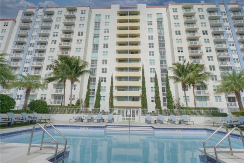Condominio en venta en Miami, Florida, 1 dormitorio, 69.86 m2 № 1961117 - foto 19