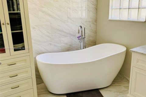 Villa ou maison à vendre à Weston, Floride: 4 chambres, 241.17 m2 № 1958436 - photo 19