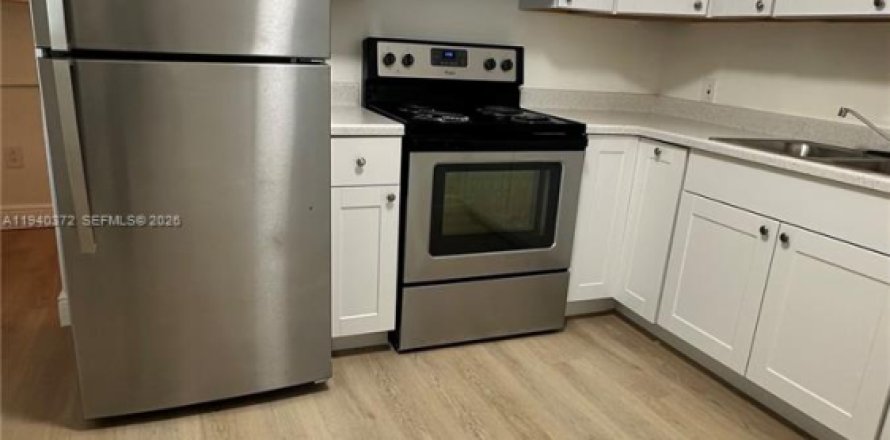 Casa en Miramar, Florida 2 dormitorios, 83.61 m2 № 1998279