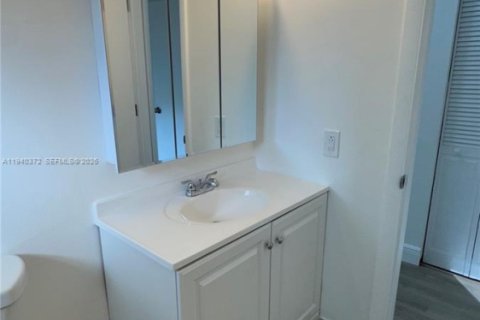 Casa en alquiler en Miramar, Florida, 2 dormitorios, 83.61 m2 № 1998279 - foto 13