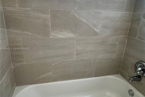 Casa en alquiler en Miramar, Florida, 2 dormitorios, 83.61 m2 № 1998279 - foto 11