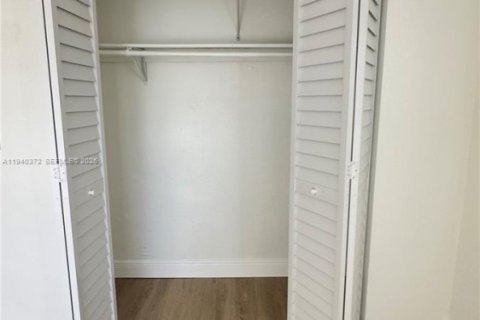 Casa en alquiler en Miramar, Florida, 2 dormitorios, 83.61 m2 № 1998279 - foto 9