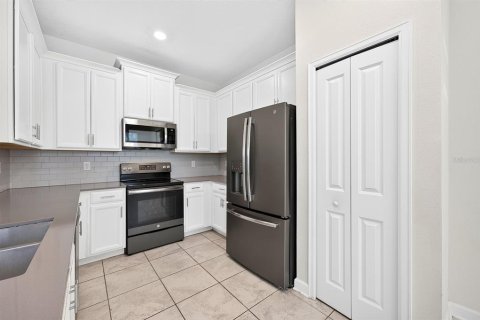 Touwnhouse à vendre à Kissimmee, Floride: 4 chambres, 192.03 m2 № 2406528 - photo 7