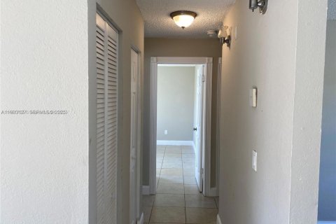 Снять в аренду виллу или дом в Хомстед, Флорида 3 спальни, 111.48м2, № 1991883 - фото 8